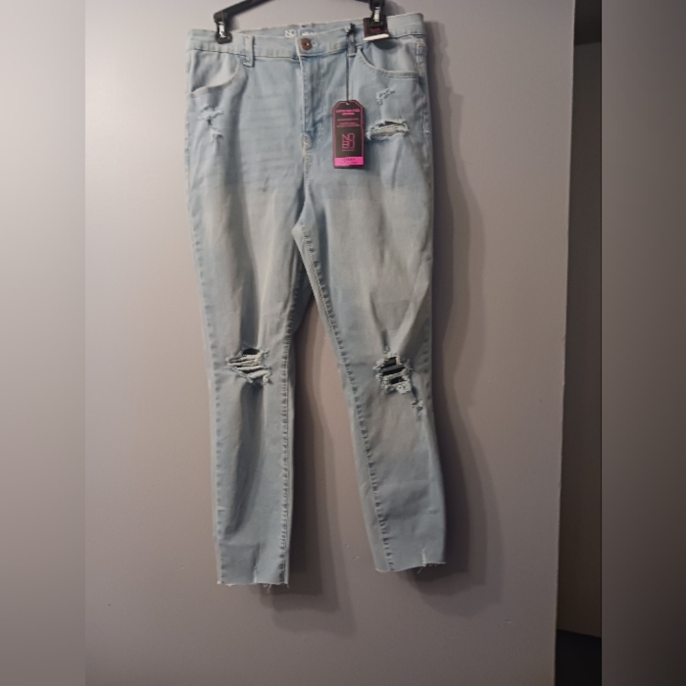 Final $4  No Boundries "Juniors Denim Jeggins Sz. 17 Light Denim.